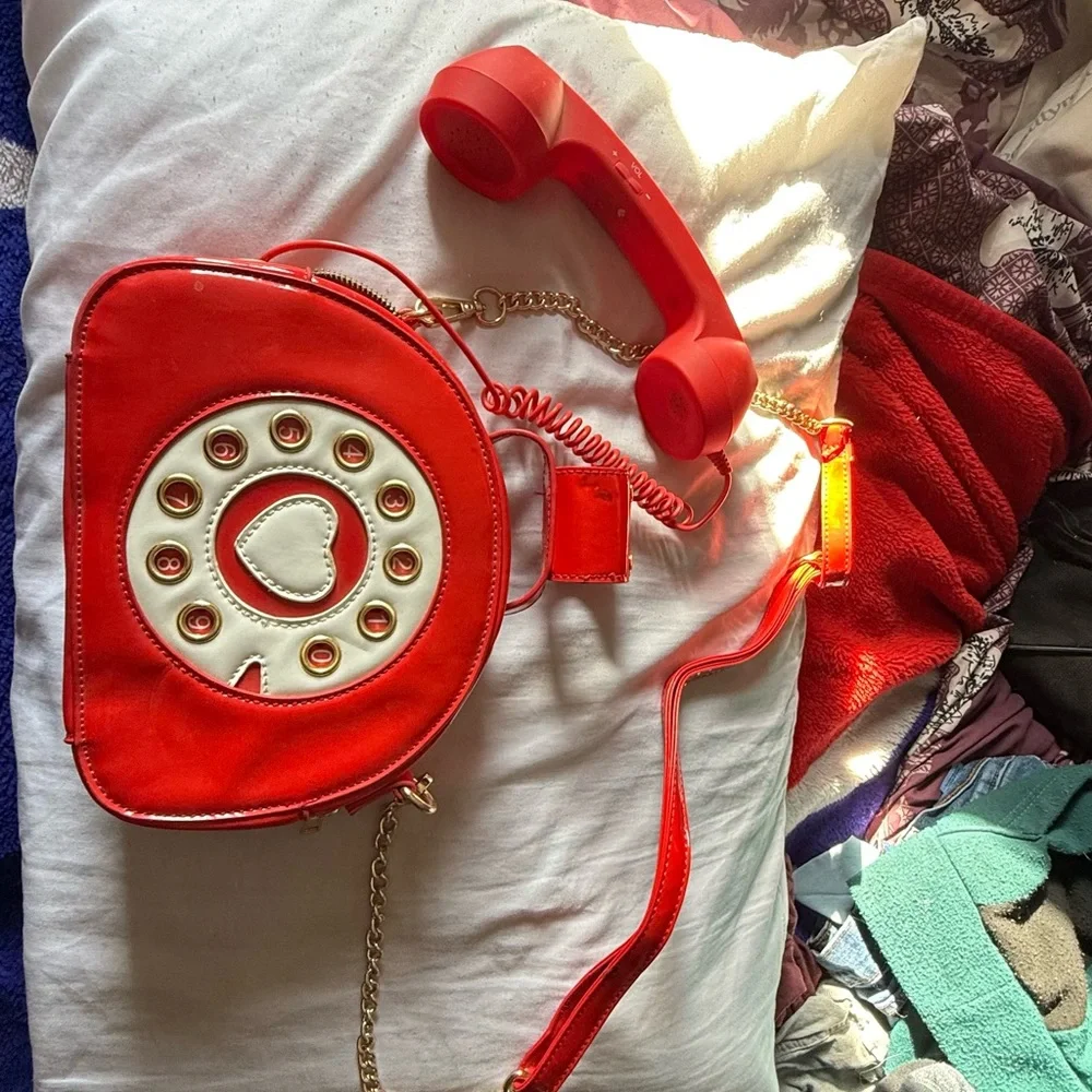 Real phone purse that takes calls. - Picture 1 of 7